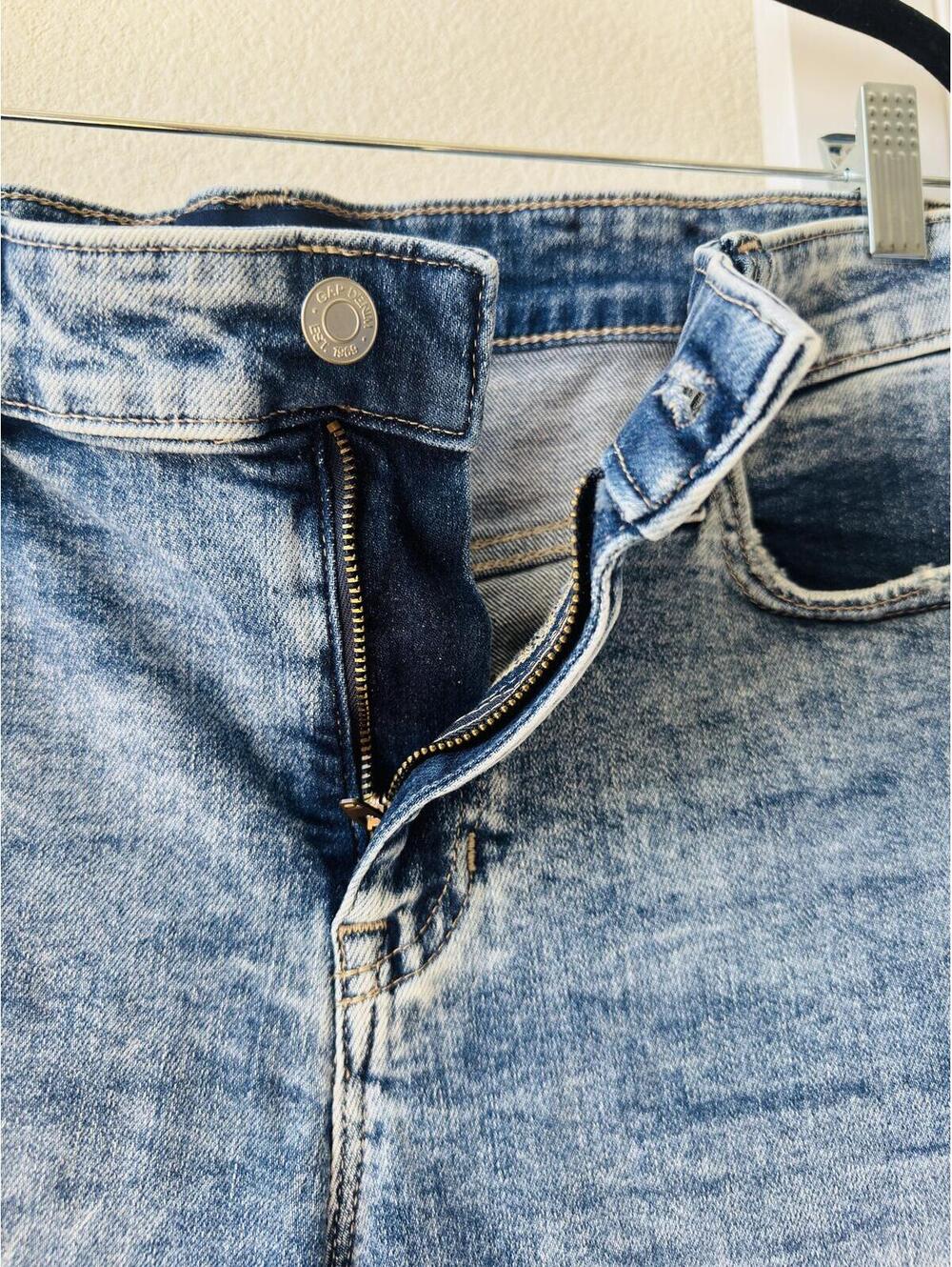 GAP Denim 9" Bermuda Shorts Size 10/30 - Picture 8 of 9